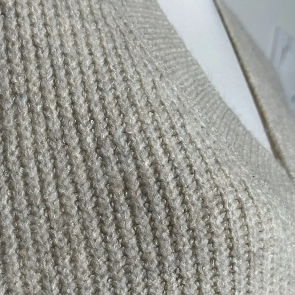 Vince Camuto Tunic Knit Sweater Vest V Neck Sleeveless Medium Preppy Clean Girl